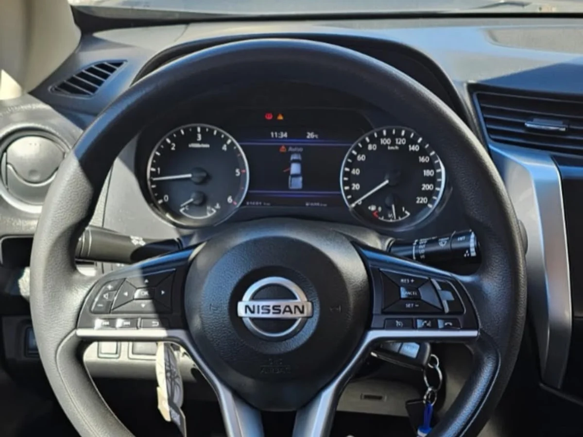 Nissan Navara D Cab — foto 3 de 7