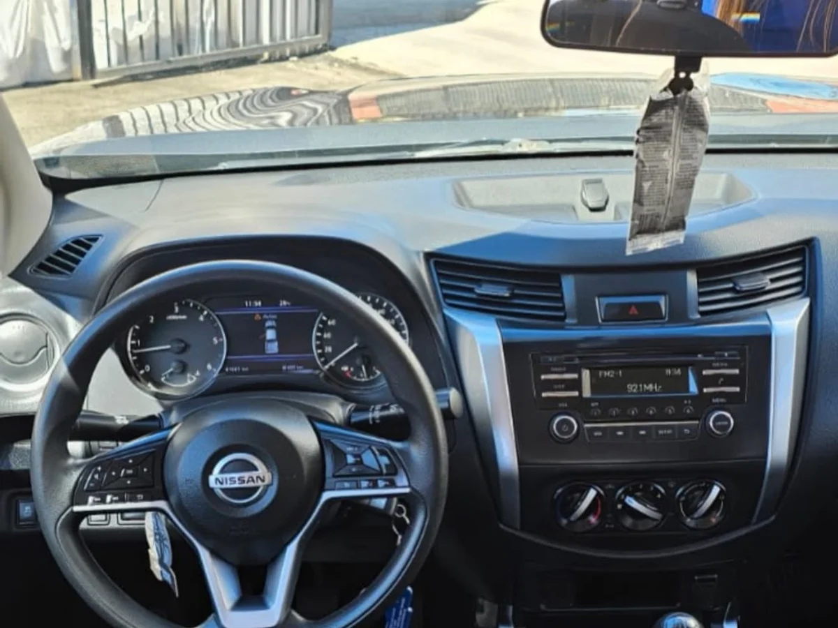 Nissan Navara D Cab — foto 6 de 7