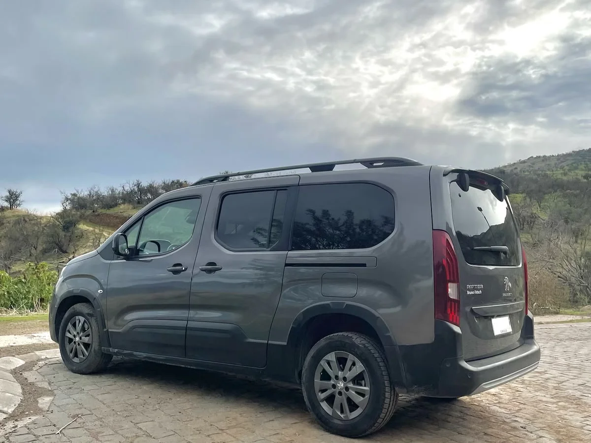 PEUGEOT Rifter BLUEHDI 130 1.5 AT 2023 - Miniatura 13