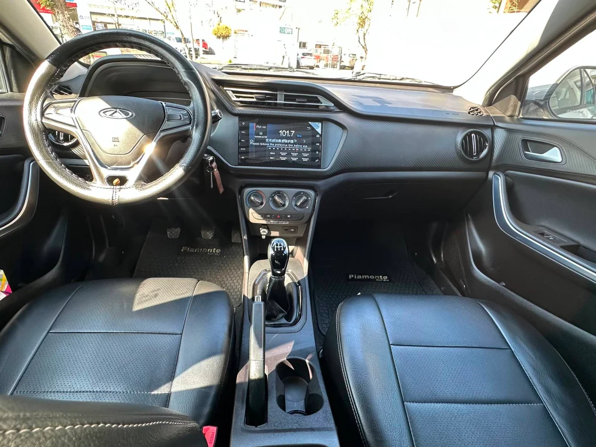 Chery Tiggo 2 — foto 11 de 15