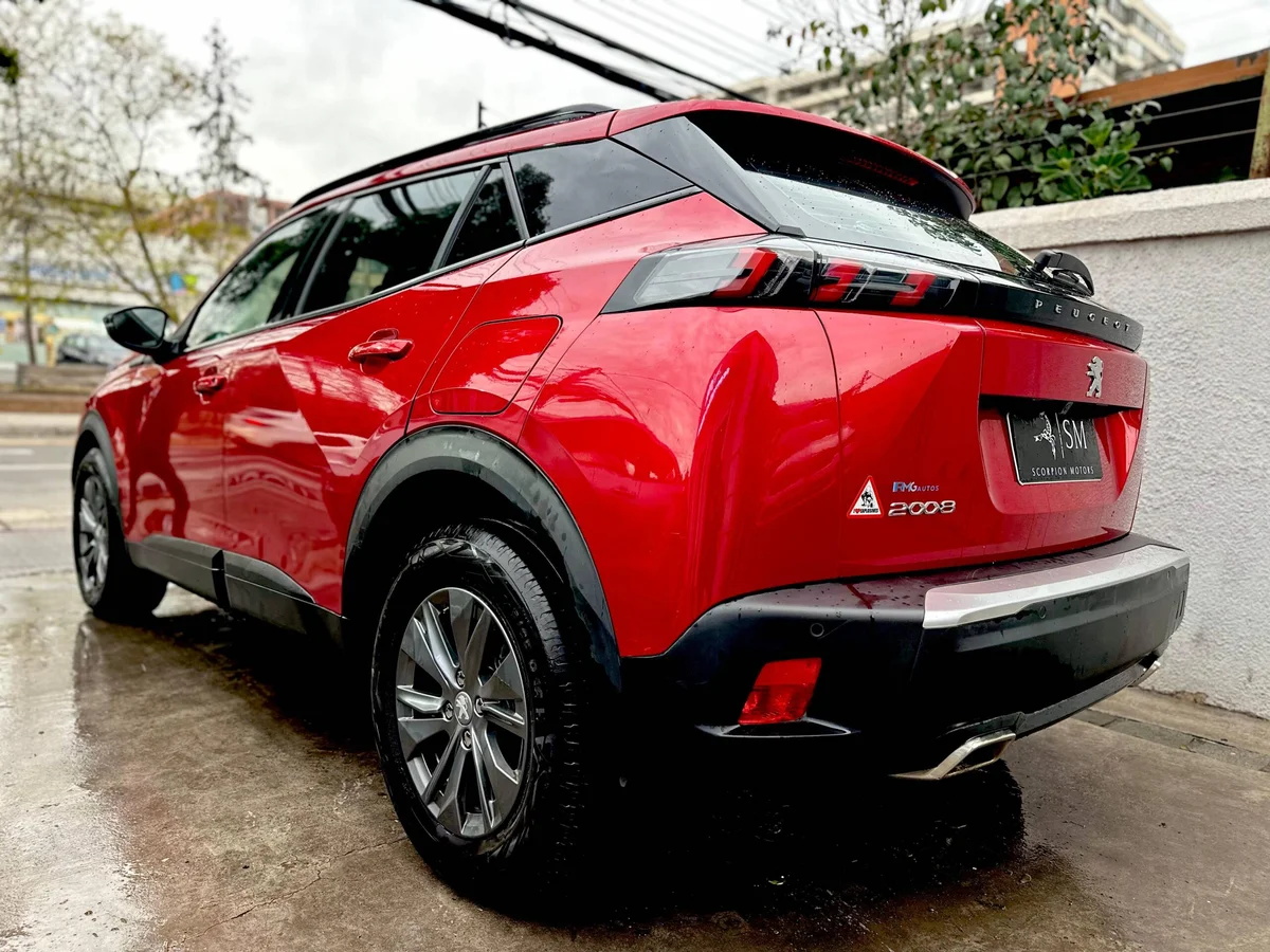 Peugeot 2008 Puretech 130 — foto 8 de 15