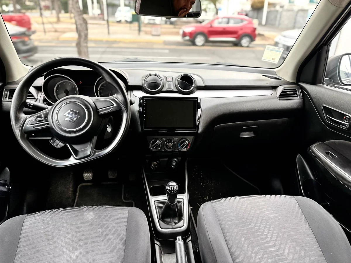 Suzuki Swift — foto 6 de 10