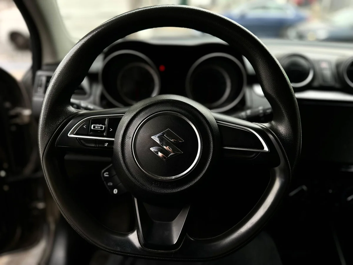 Suzuki Swift — foto 7 de 10