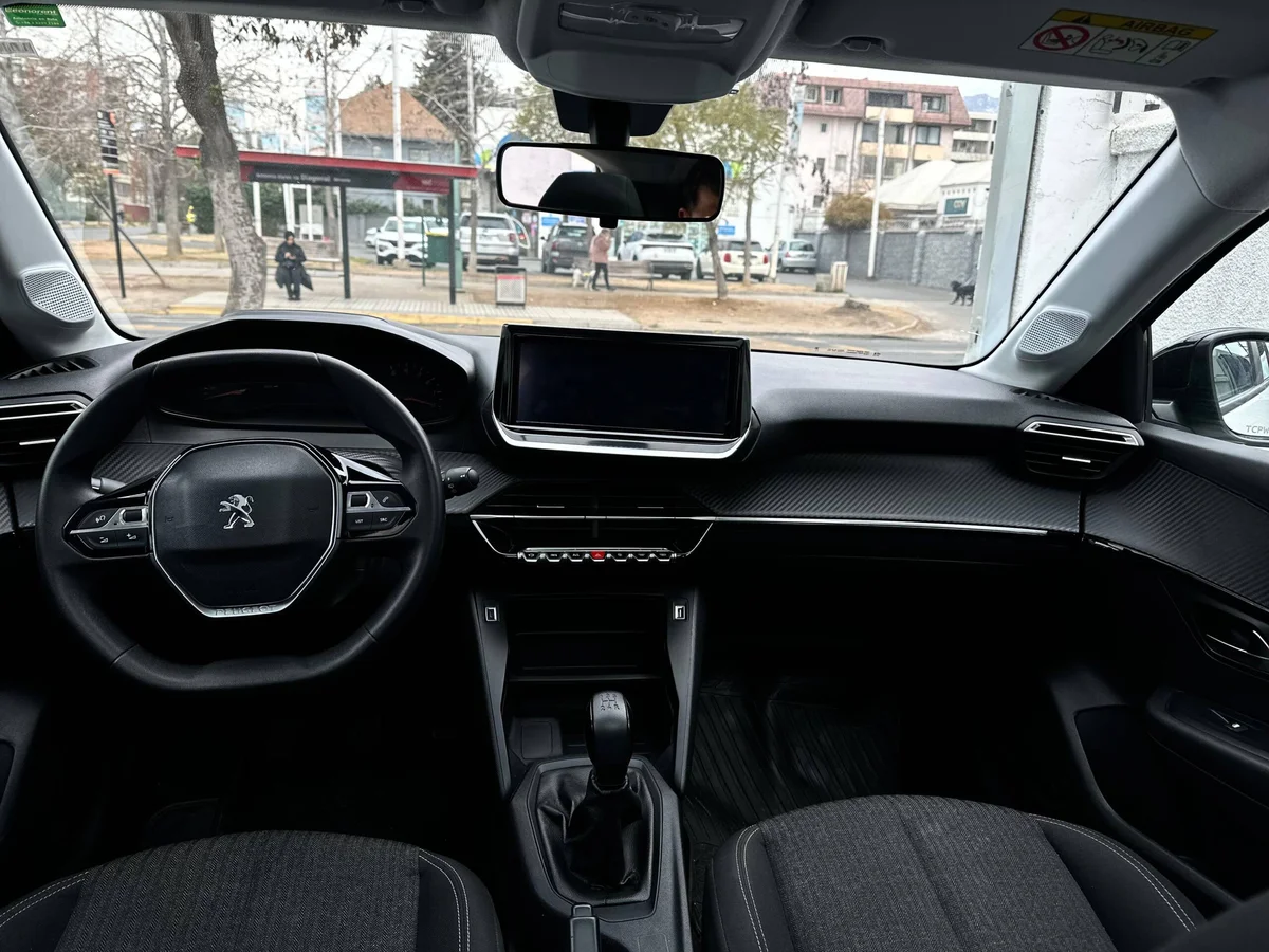 Peugeot 208 Style Puretech 75 — foto 2 de 17