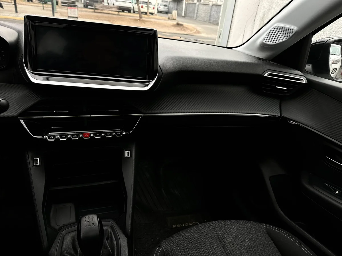 Peugeot 208 Style Puretech 75 — foto 7 de 17