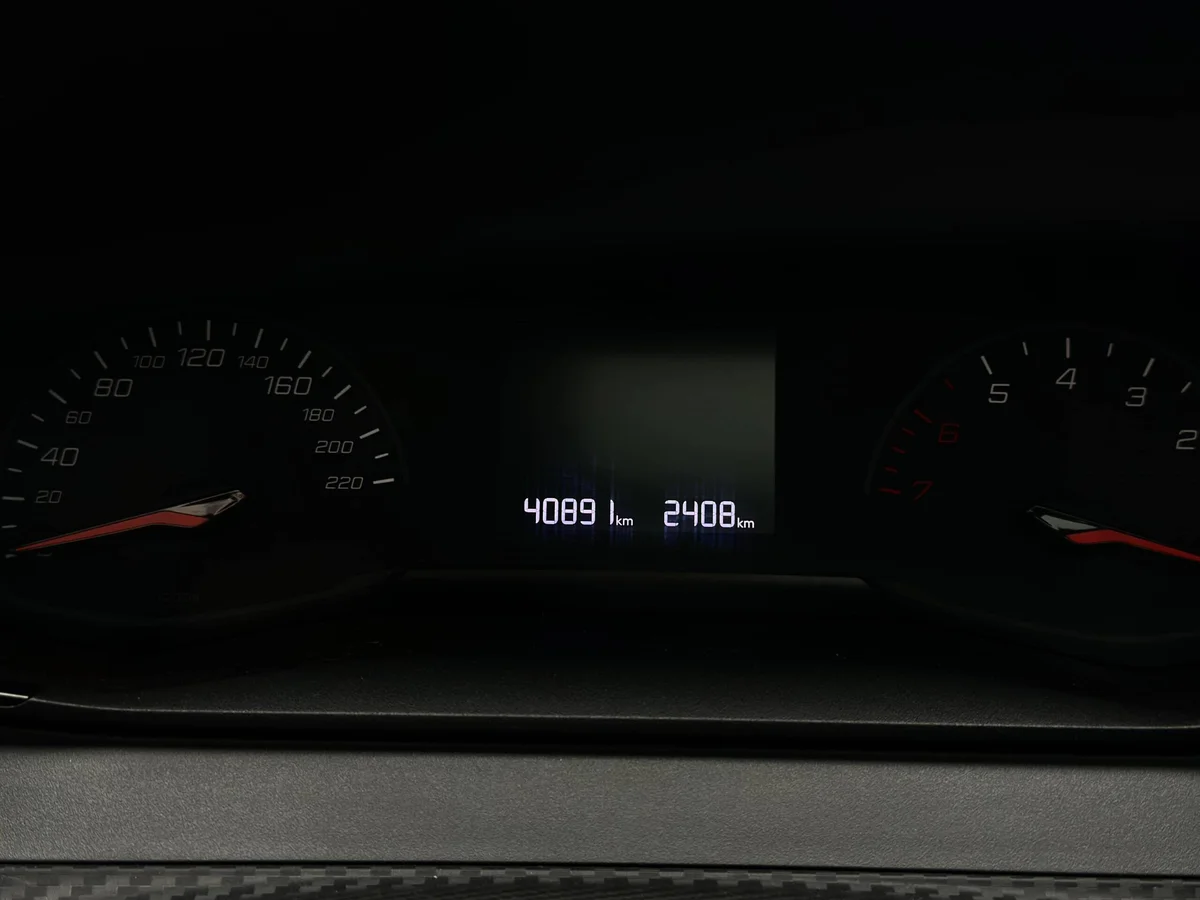 Peugeot 208 Style Puretech 75 — foto 14 de 17