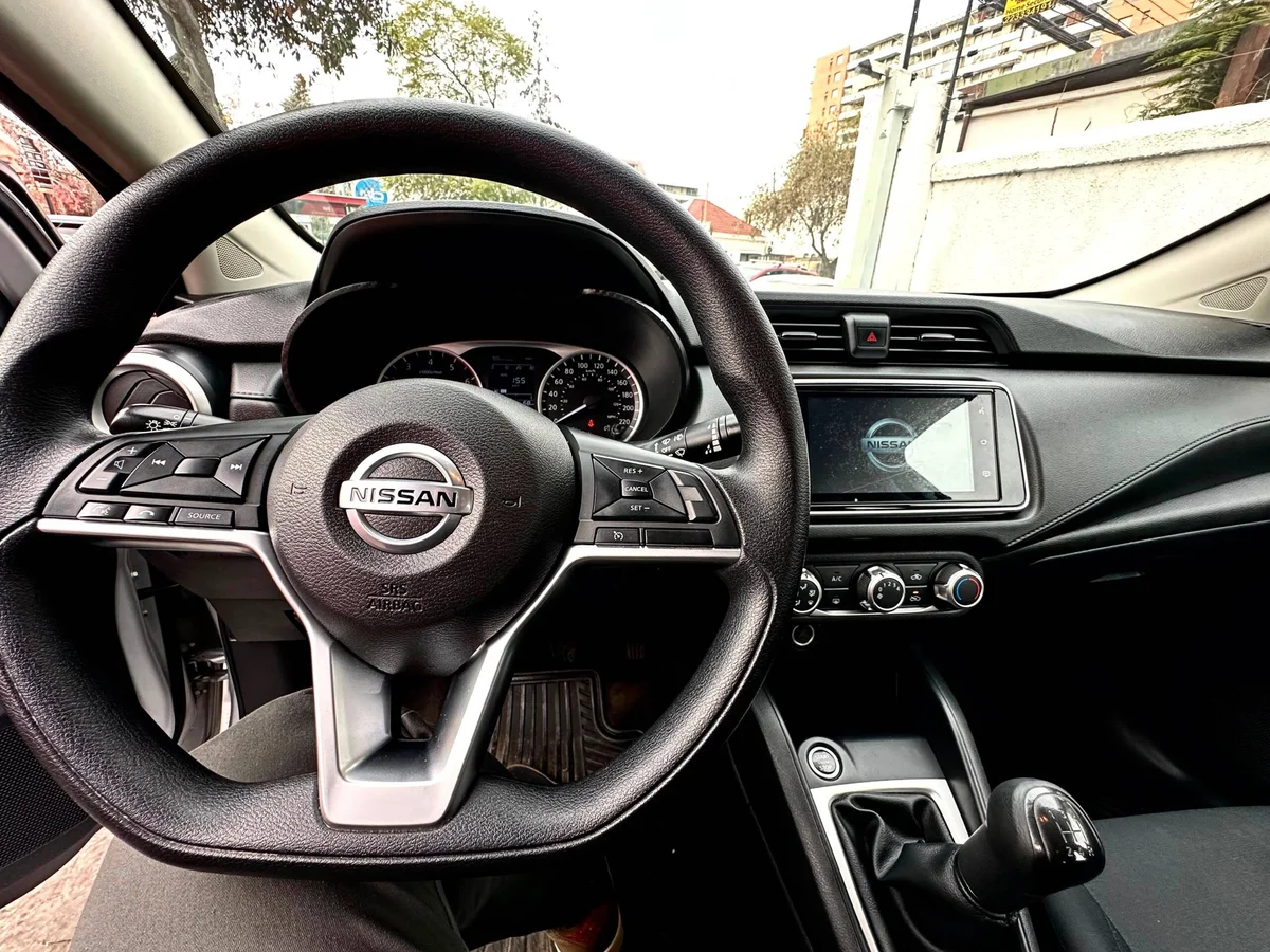 Nissan Versa — foto 8 de 16