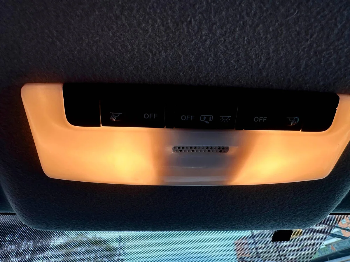 Nissan Versa — foto 12 de 16