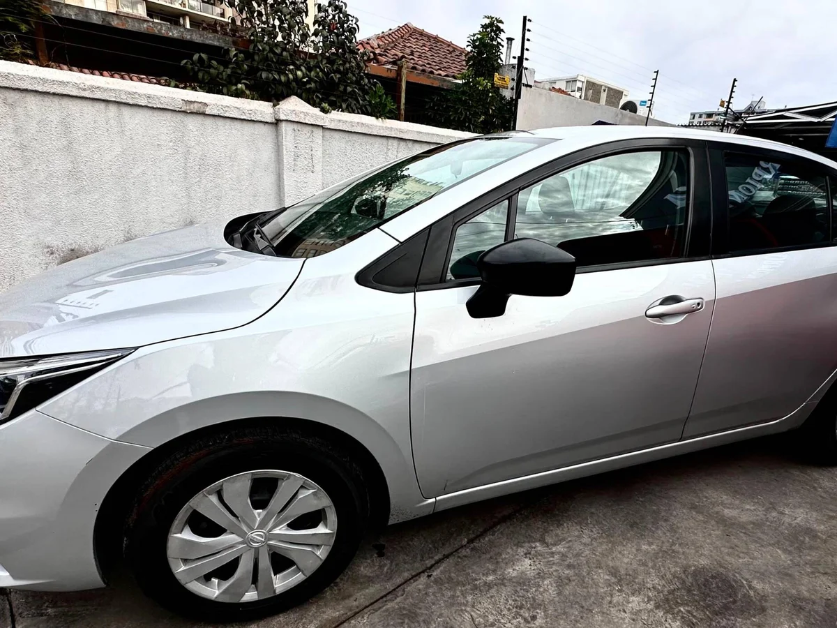 Nissan Versa — foto 6 de 16