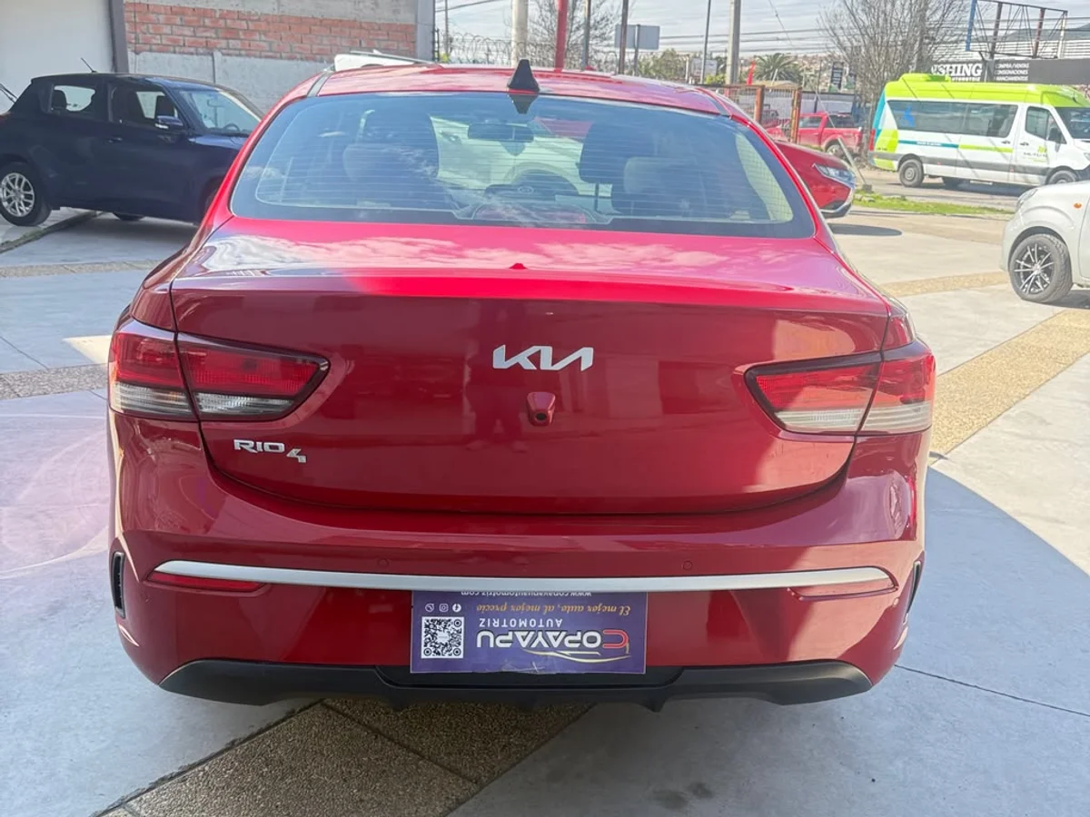KIA Rio4 1.4 6Mt — foto 7 de 10