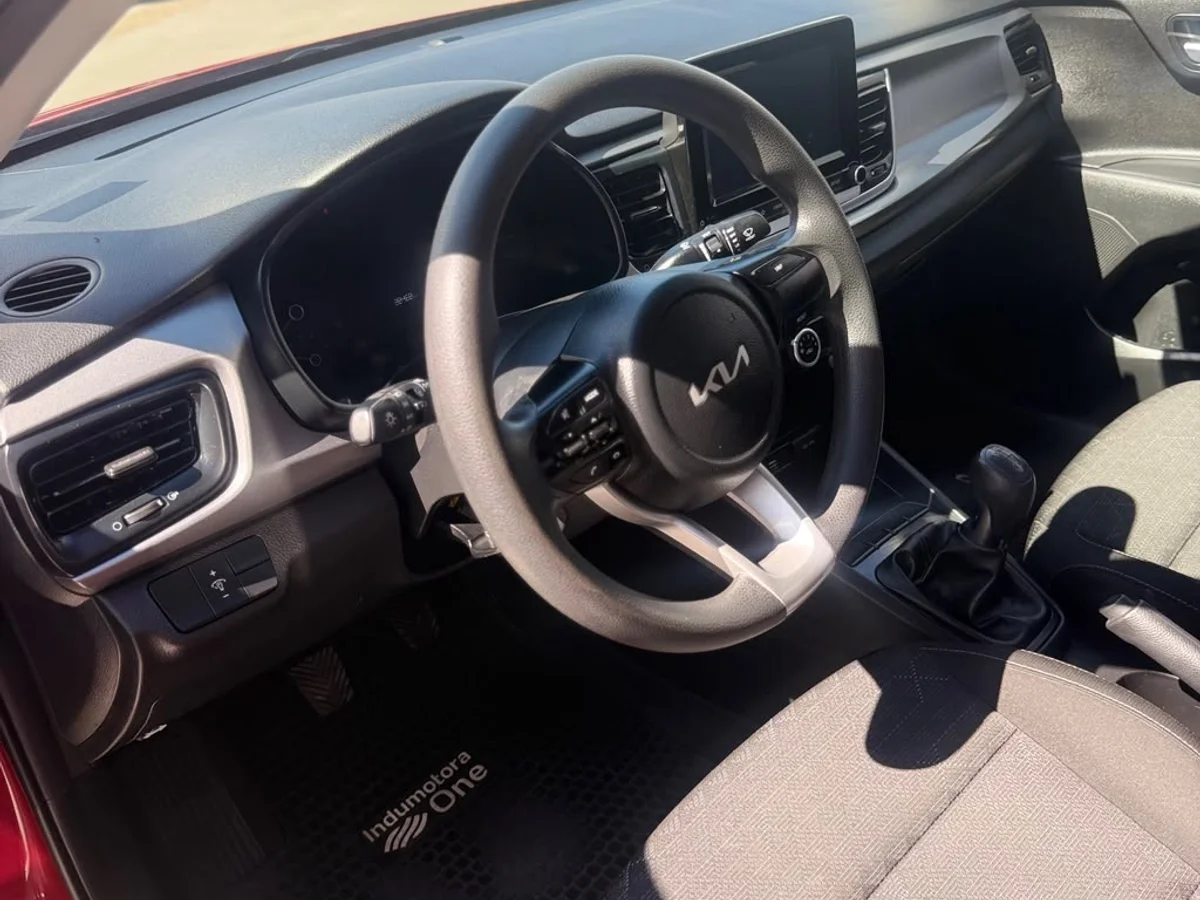 KIA Rio4 1.4 6Mt — foto 8 de 10