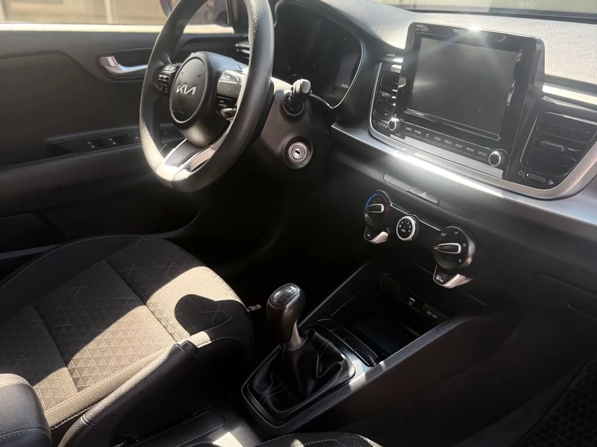 KIA Rio4 1.4 6Mt — foto 9 de 10