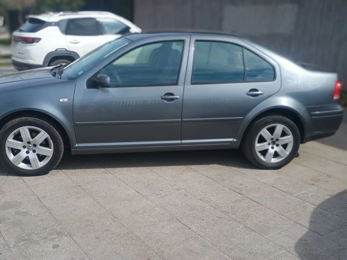 Volkswagen Bora 2.0L Trendline Sky MT5 año 2014 - Miniatura 5
