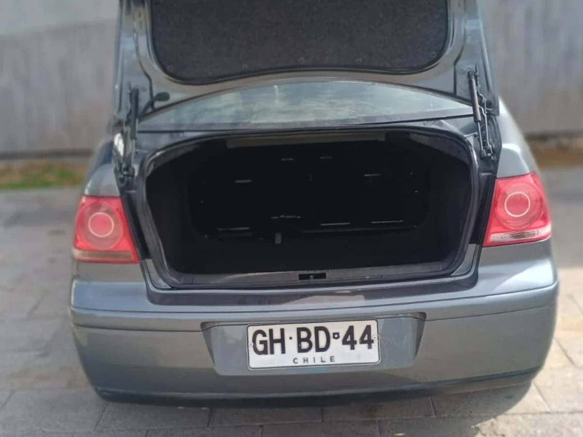 Volkswagen Bora 2.0L Trendline Sky MT5 año 2014 - Miniatura 8