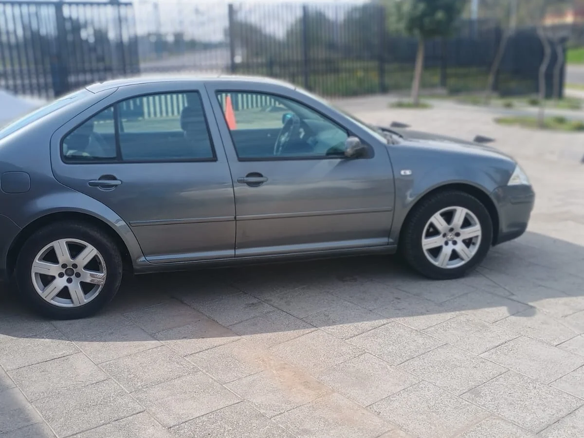 Volkswagen Bora 2.0L Trendline Sky MT5 año 2014 - Miniatura 10