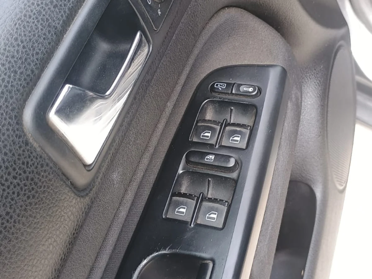 Volkswagen Bora 2.0L Trendline Sky MT5 año 2014 - Miniatura 15