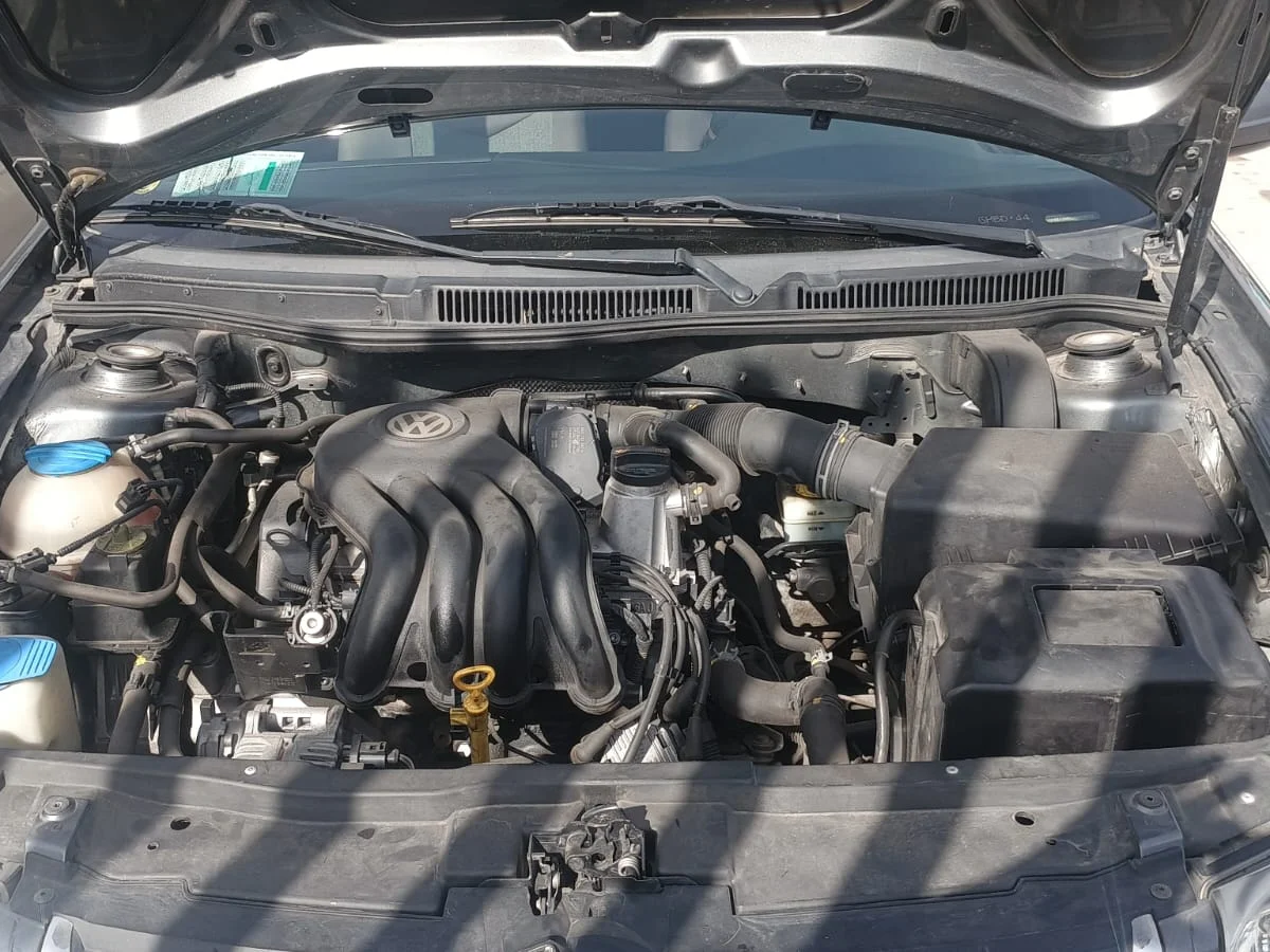 Volkswagen Bora 2.0L Trendline Sky MT5 año 2014 - Miniatura 19