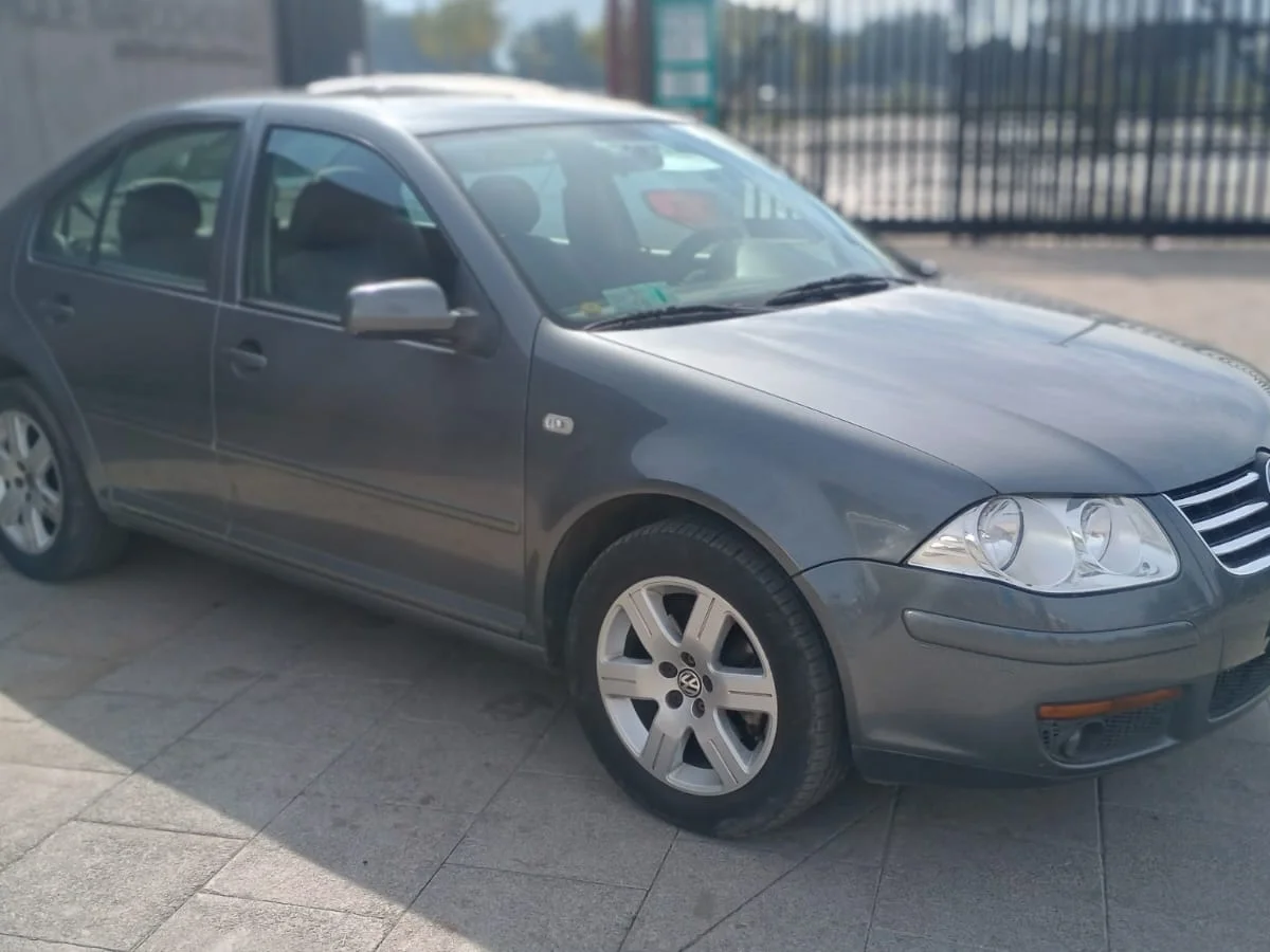 Volkswagen Bora 2.0L Trendline Sky MT5 año 2014 - Miniatura 25