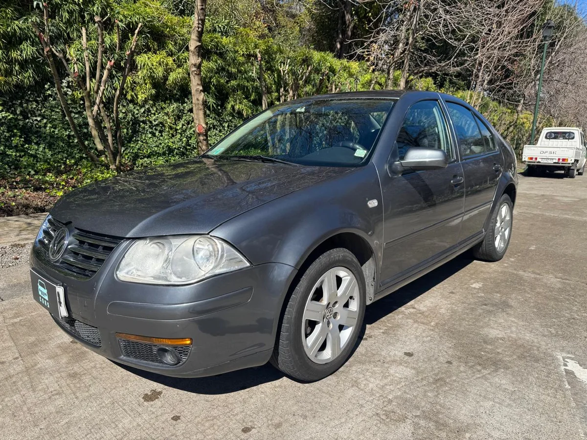 Volkswagen Bora 2.0L Trendline Sky MT5 año 2014 - Miniatura 4