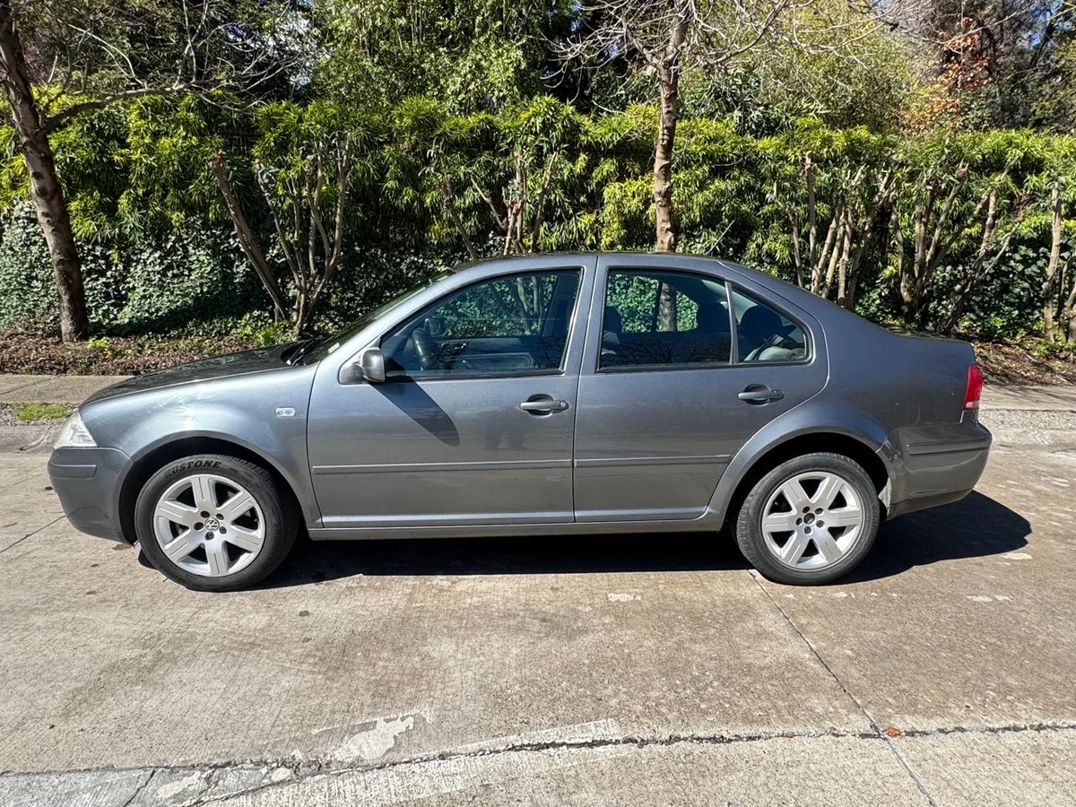 Volkswagen Bora 2.0L Trendline Sky MT5 año 2014 - Miniatura 5