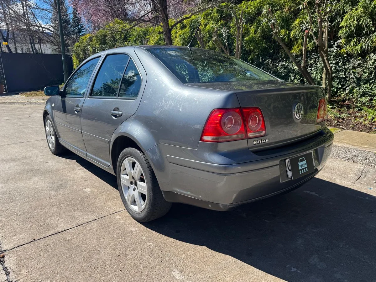 Volkswagen Bora 2.0L Trendline Sky MT5 año 2014 - Miniatura 6