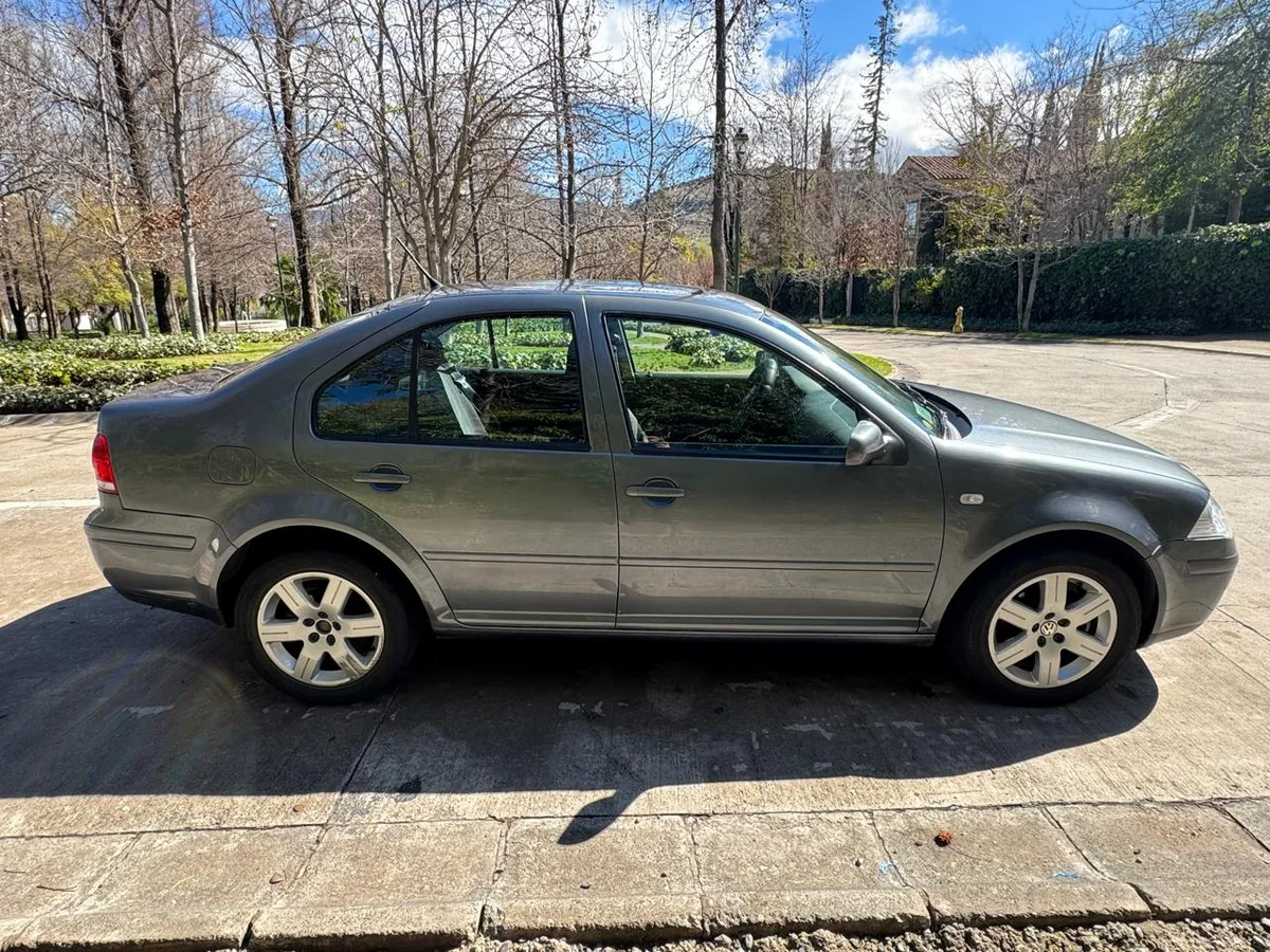 Volkswagen Bora 2.0L Trendline Sky MT5 año 2014 - Miniatura 10