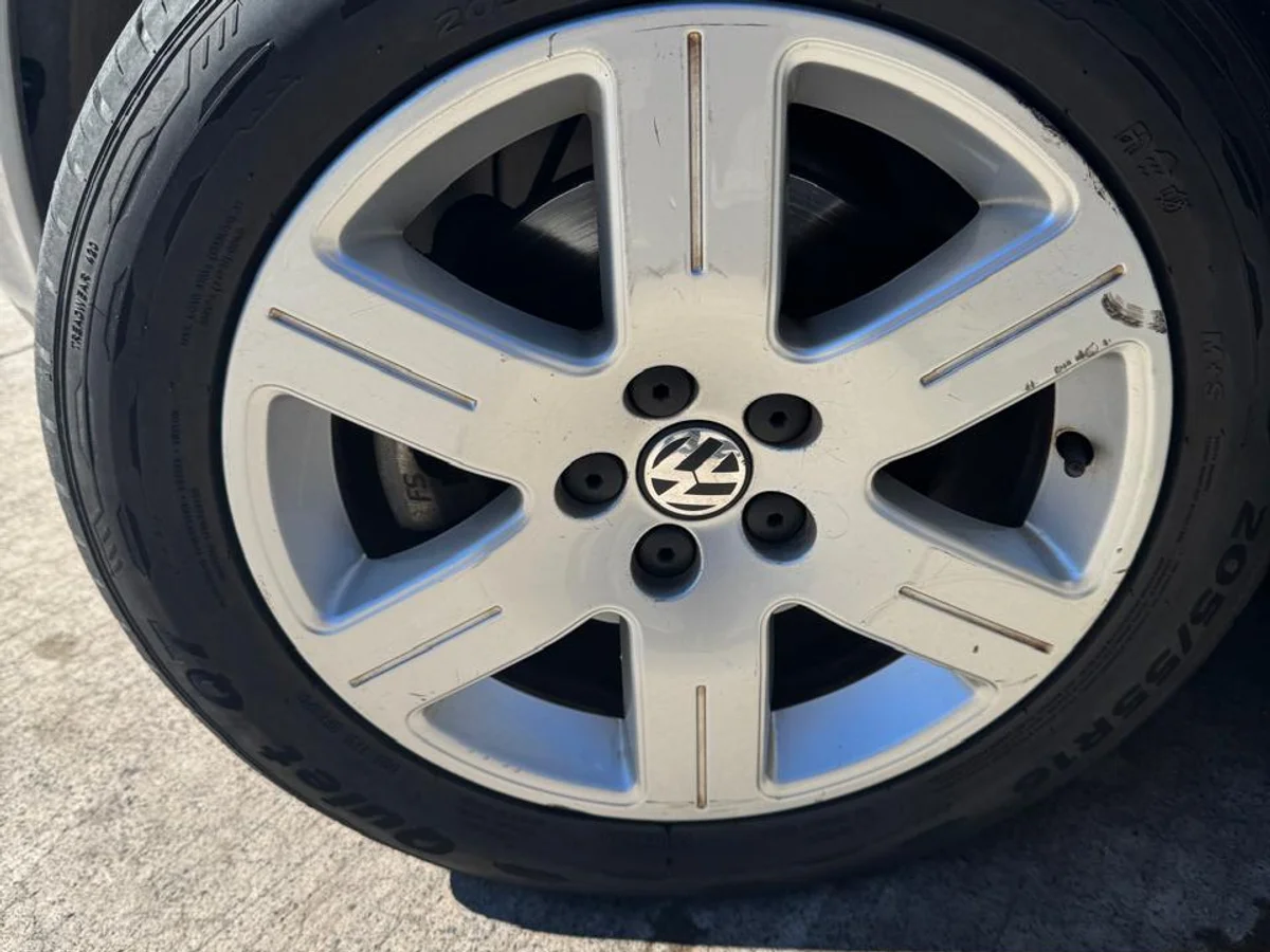 Volkswagen Bora 2.0L Trendline Sky MT5 año 2014 - Miniatura 11