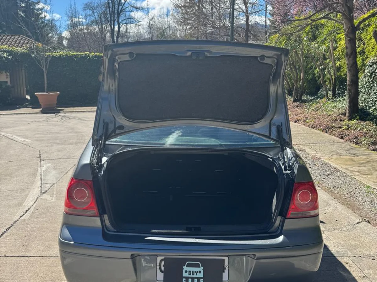 Volkswagen Bora 2.0L Trendline Sky MT5 año 2014 - Miniatura 8