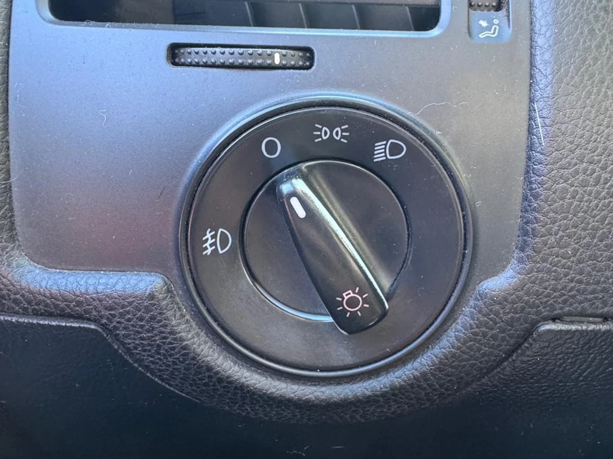 Volkswagen Bora 2.0L Trendline Sky MT5 año 2014 - Miniatura 15