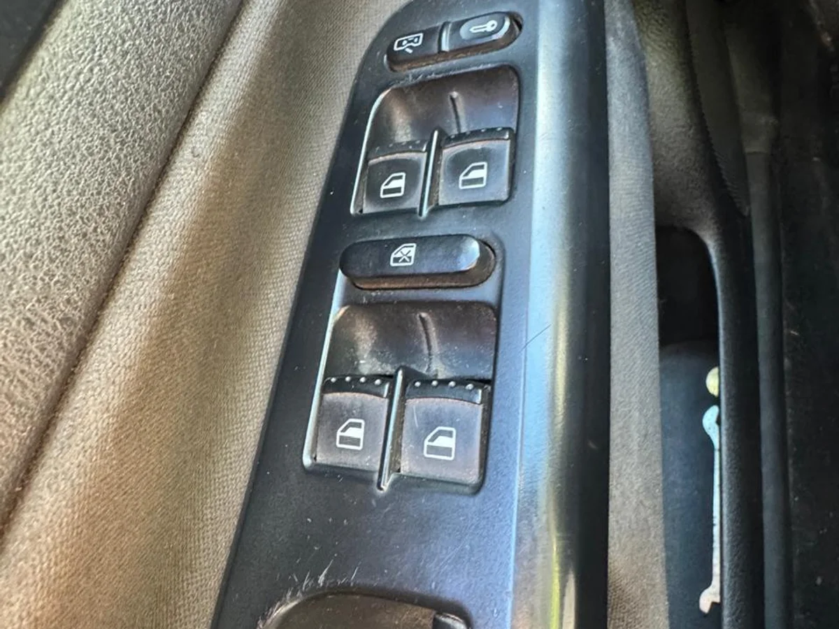 Volkswagen Bora 2.0L Trendline Sky MT5 año 2014 - Miniatura 20
