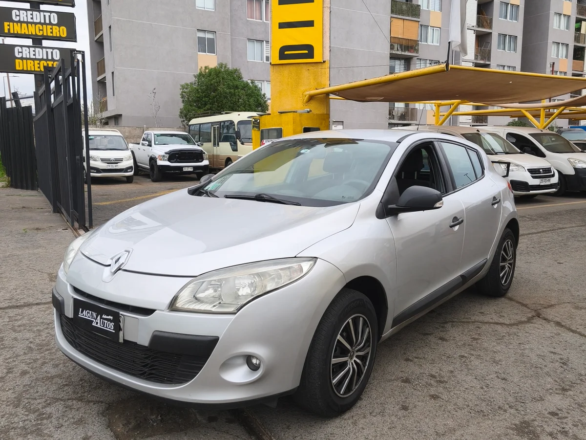 Renault Megane Iii Hb Expression — foto 3 de 8