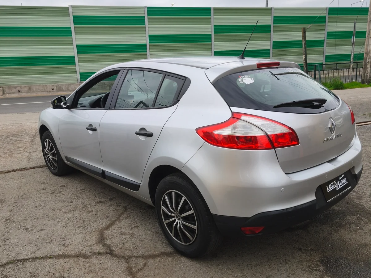 Renault Megane Iii Hb Expression — foto 4 de 8