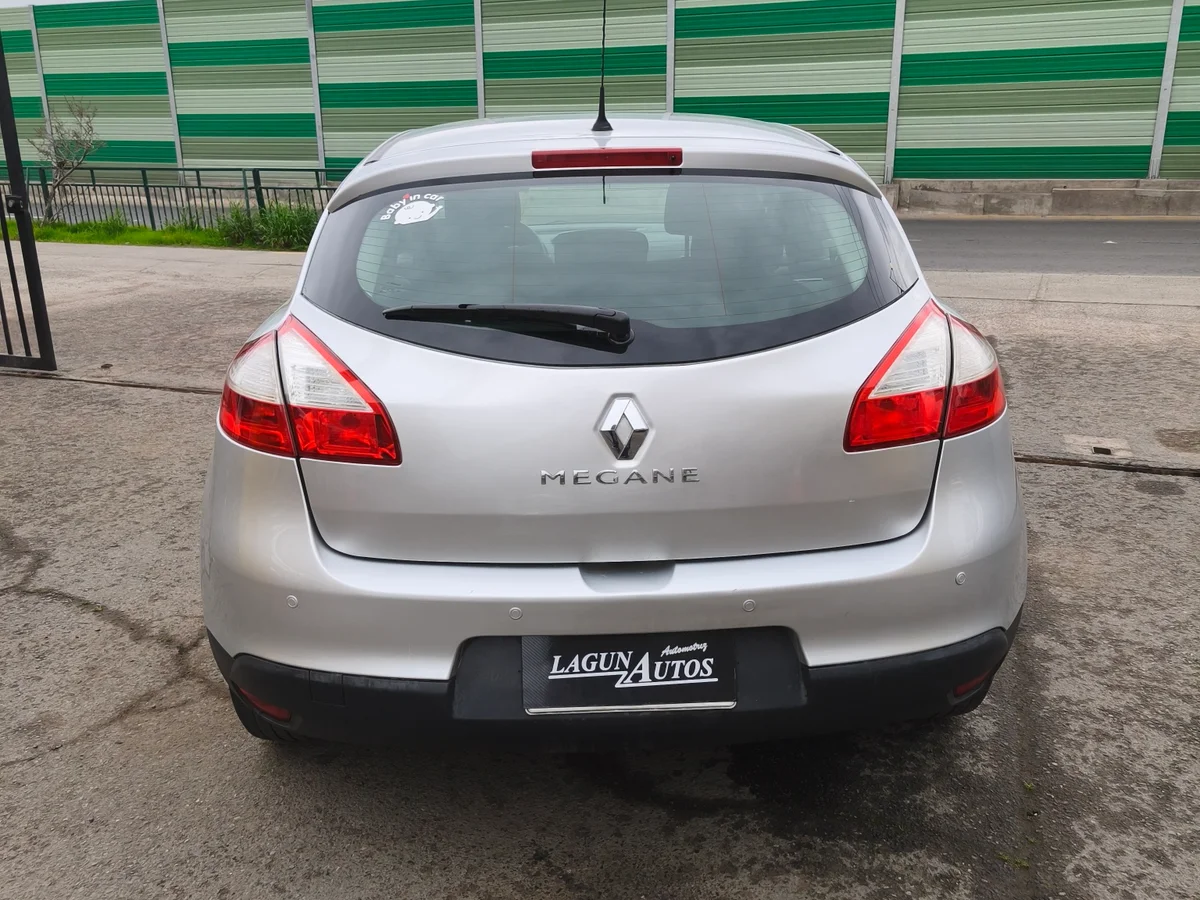 Renault Megane Iii Hb Expression — foto 5 de 8