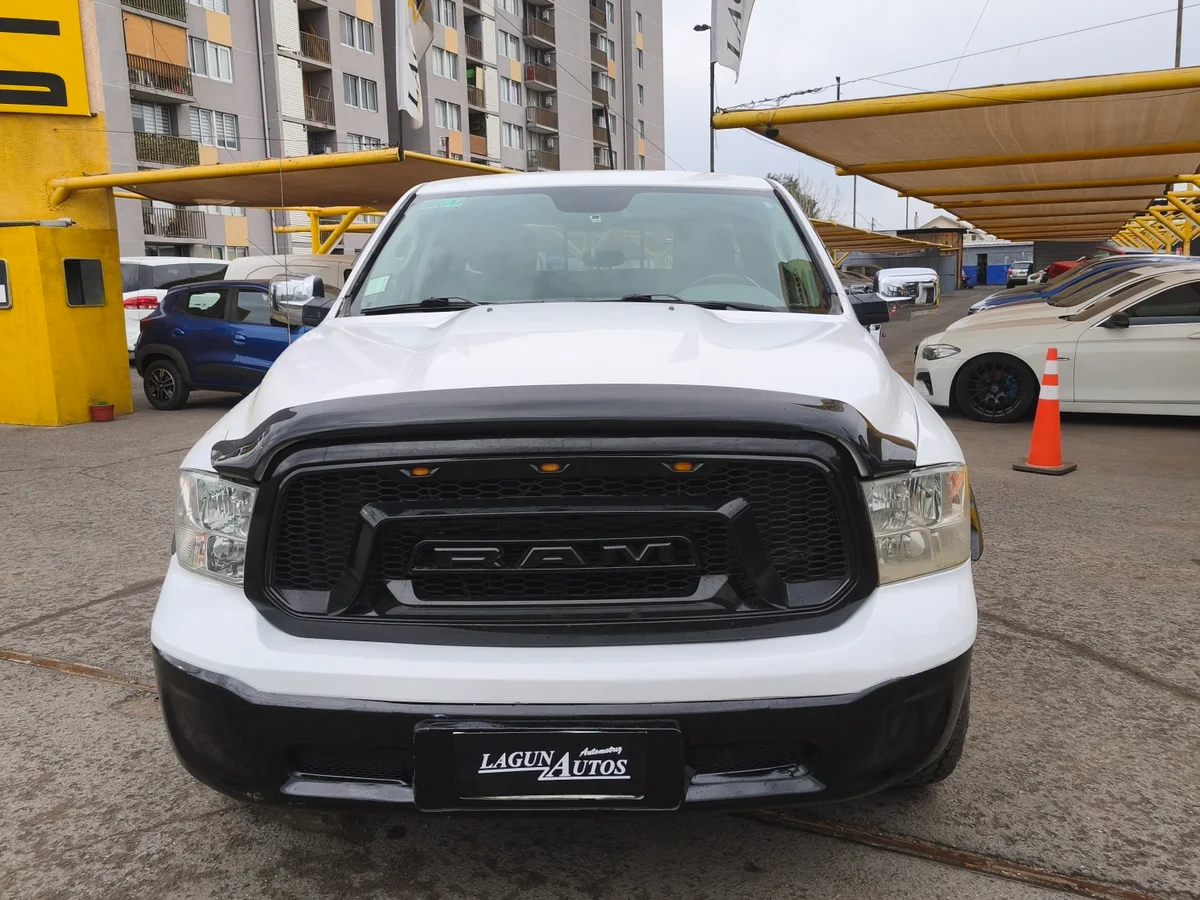 Dodge Ram 1500 3.6 Laramie 4X4 Crew Cab Dob. Cab. At 4P — foto 2 de 7