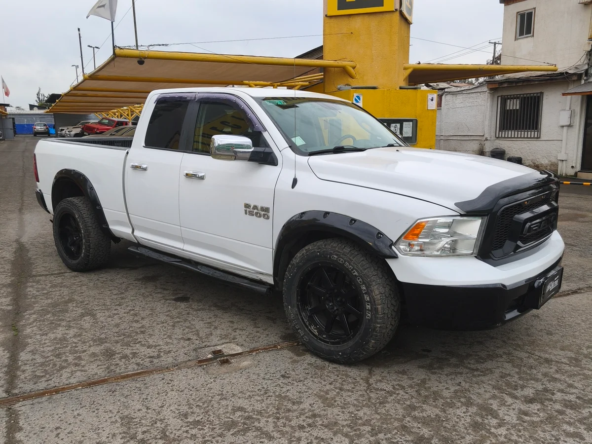 Dodge Ram 1500 3.6 Laramie 4X4 Crew Cab Dob. Cab. At 4P — foto 3 de 7