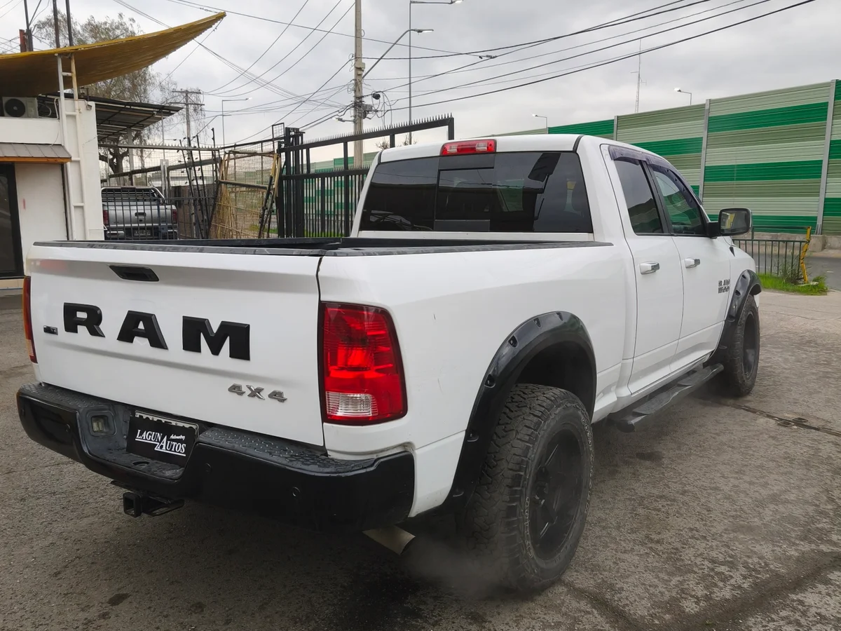 Dodge Ram 1500 3.6 Laramie 4X4 Crew Cab Dob. Cab. At 4P — foto 5 de 7