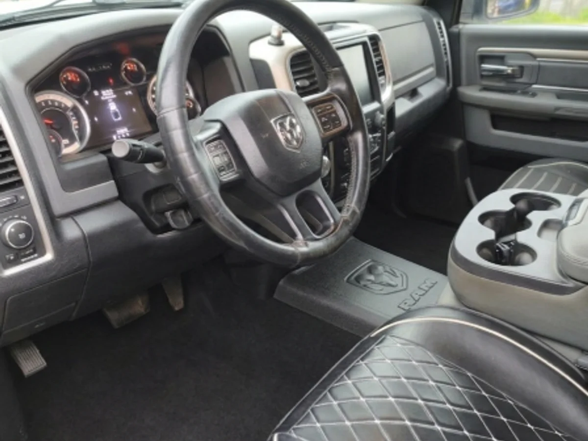 Dodge Ram 1500 3.6 Laramie 4X4 Crew Cab Dob. Cab. At 4P — foto 6 de 7