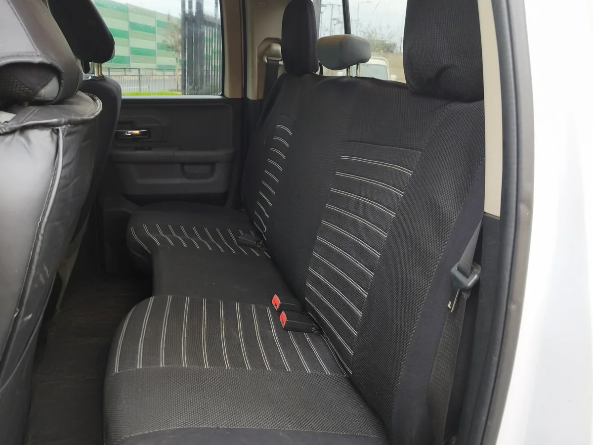 Dodge Ram 1500 3.6 Laramie 4X4 Crew Cab Dob. Cab. At 4P — foto 7 de 7