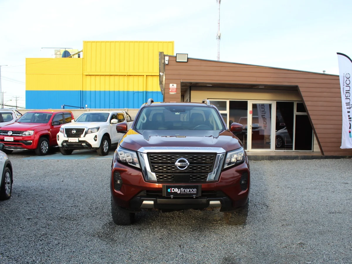 Nissan Navara 2.3D — foto 3 de 12