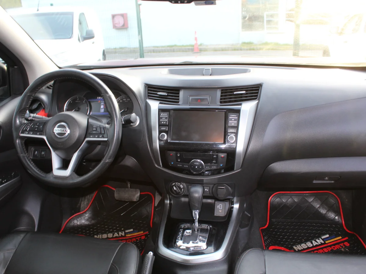 Nissan Navara 2.3D — foto 8 de 12
