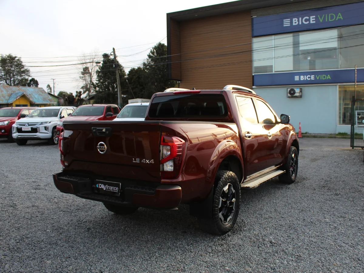Nissan Navara 2.3D — foto 9 de 12