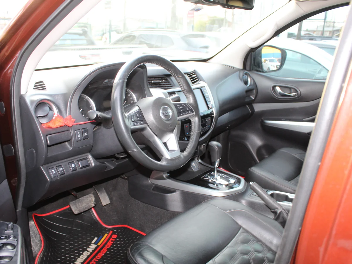 Nissan Navara 2.3D — foto 11 de 12