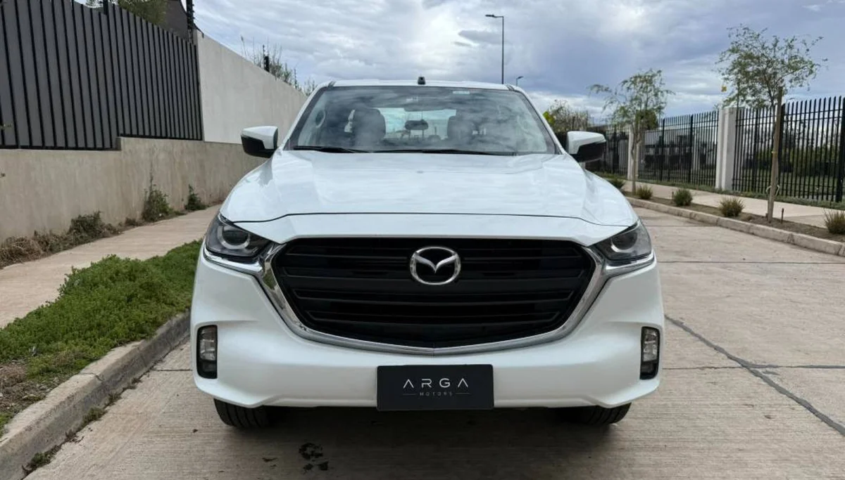 MAZDA BT-50 3.0 Diesel 4X4 Doble Cabina 6AT 2023 - Miniatura 2