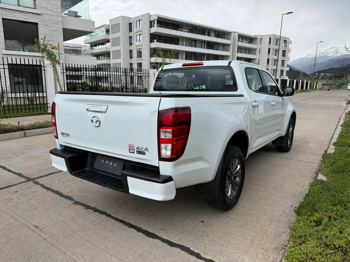 MAZDA BT-50 3.0 Diesel 4X4 Doble Cabina 6AT 2023 - Miniatura 6