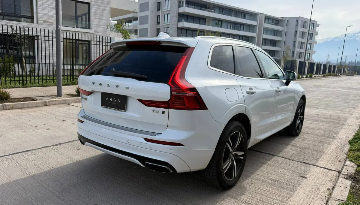 VOLVO XC60 2.0 T6 R-Design AWD MY19 AT 2019 - Miniatura 4