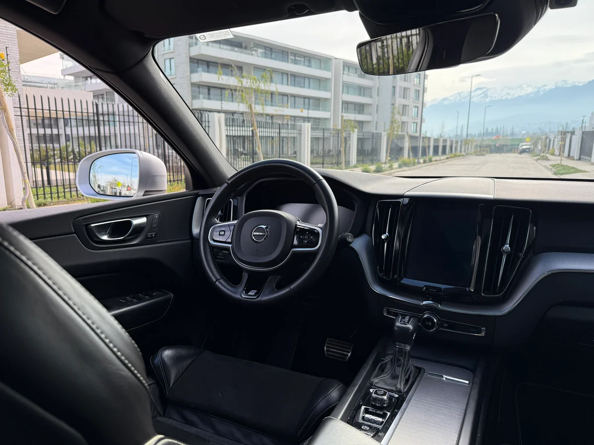 VOLVO XC60 2.0 T6 R-Design AWD MY19 AT 2019 - Miniatura 15