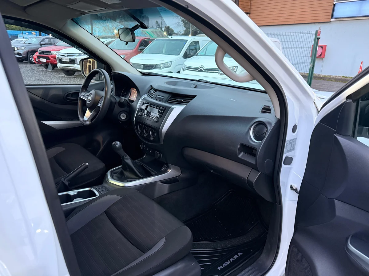 Nissan Navara 2.3D — foto 5 de 13