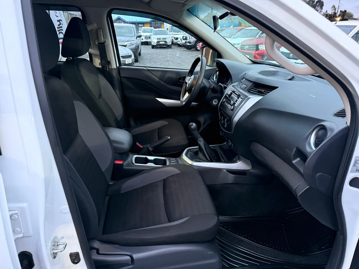 Nissan Navara 2.3D — foto 6 de 13