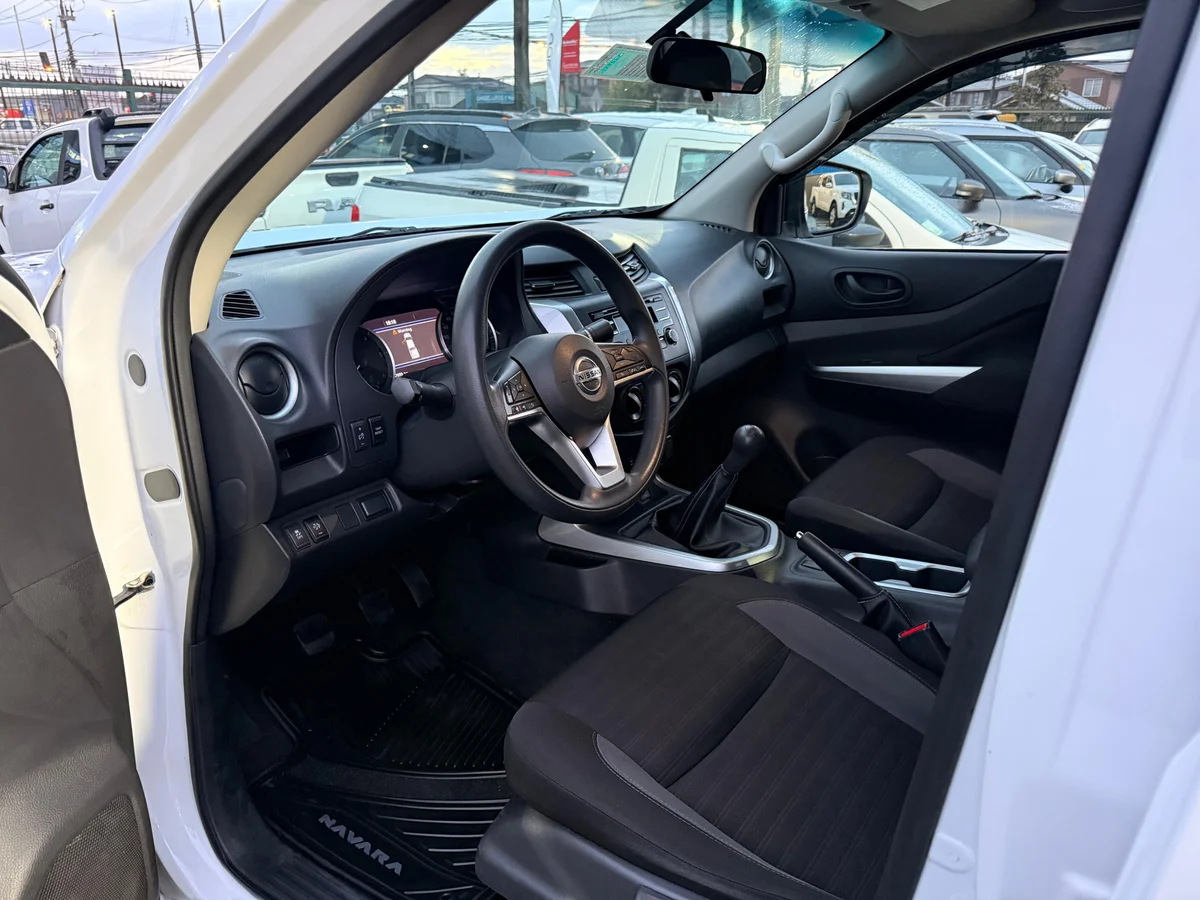 Nissan Navara 2.3D — foto 12 de 13