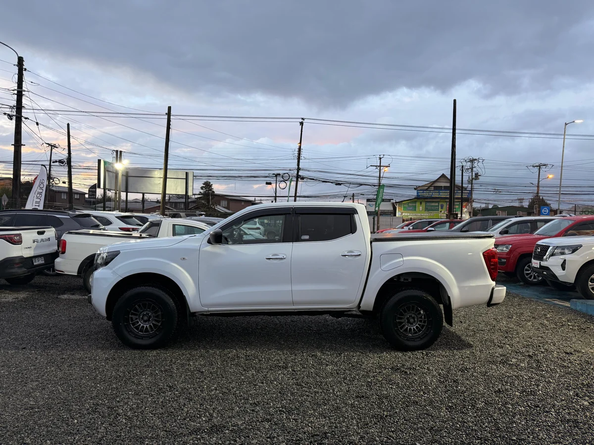 Nissan Navara 2.3D — foto 13 de 13